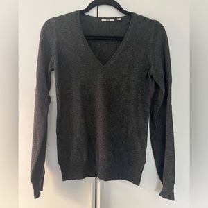 Uniqlo 100% Cashmere Gray V Neck Sweater XS